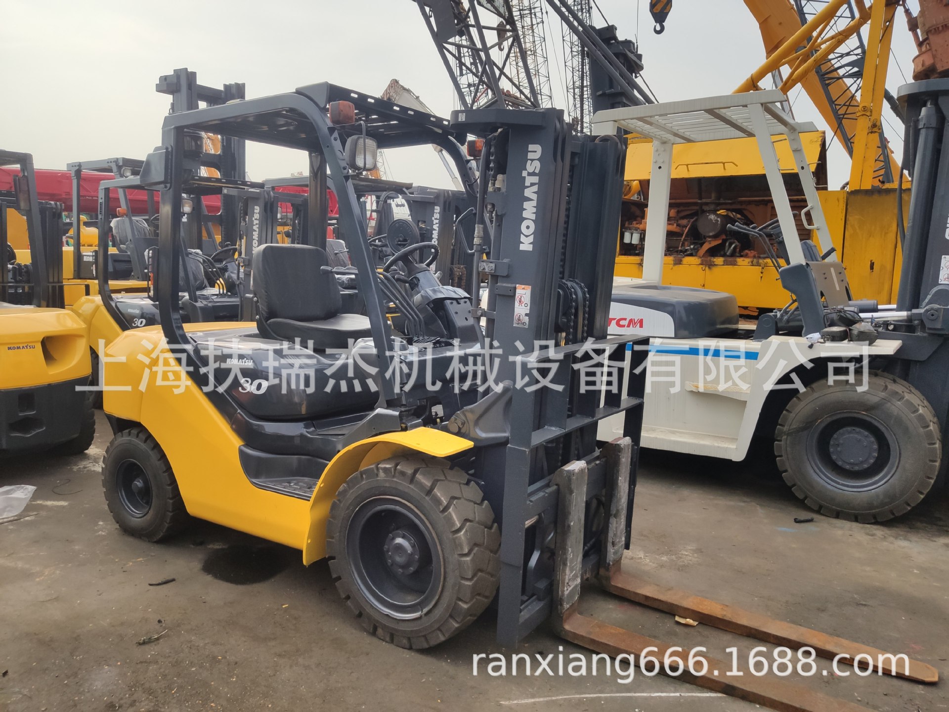 二手小松KOMATSU 3吨叉车FD30