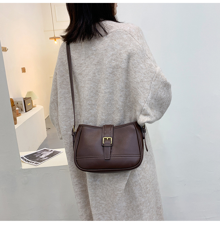 Fashion One-shoulder Handbags 2021 New Autumn And Winter Simple Stitching Leopard Print Underarm Bag display picture 6