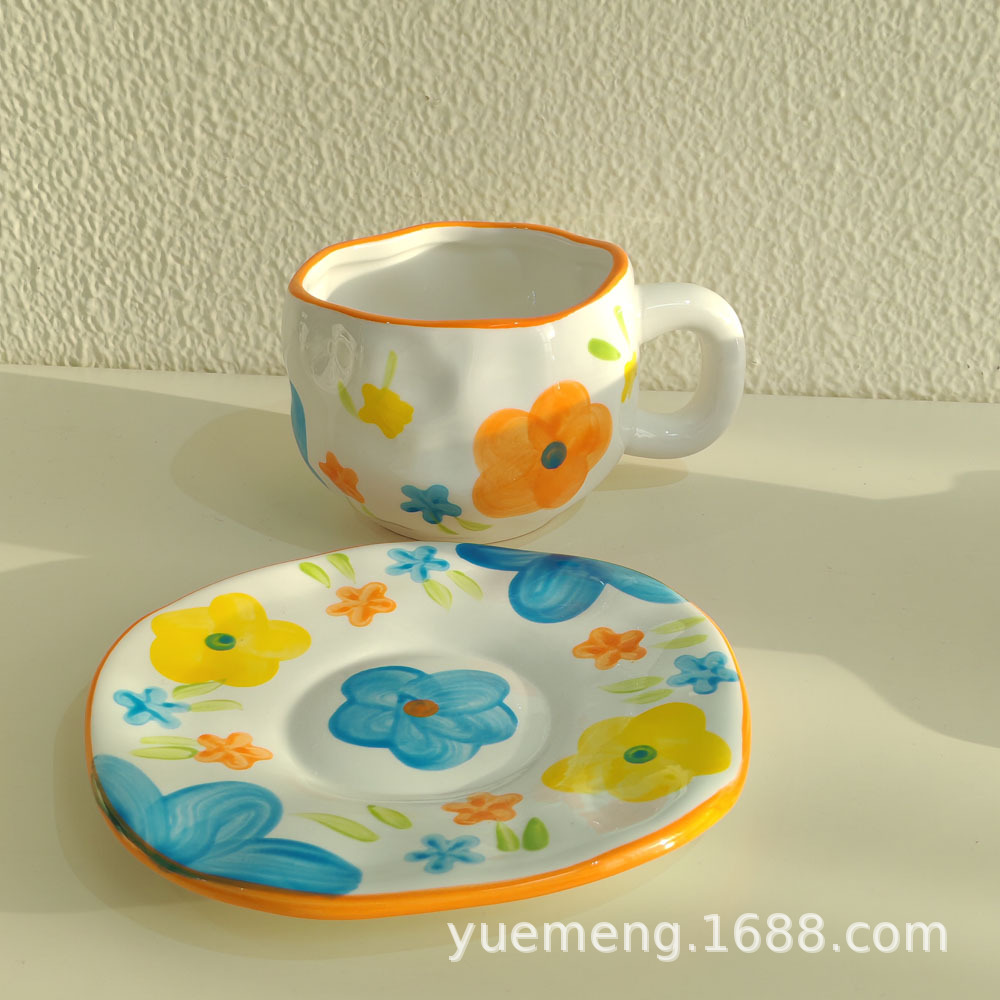 Taza de café de cerámica navideña irregular, linda taza con diseño de flores y corazones pintados a mano, juego de taza y platillo para té de la tarde