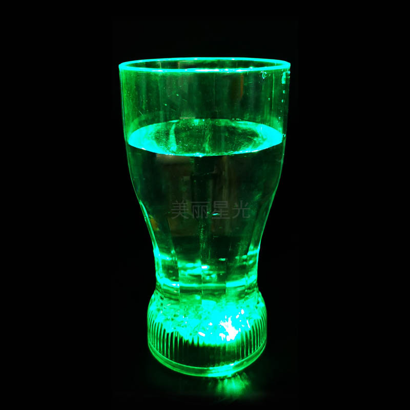 Taza de cerveza luminosa mediana al por mayor Taza de coleta led Taza de cerveza cuadrada Suministros de atmósfera Fabricante de taza luminosa