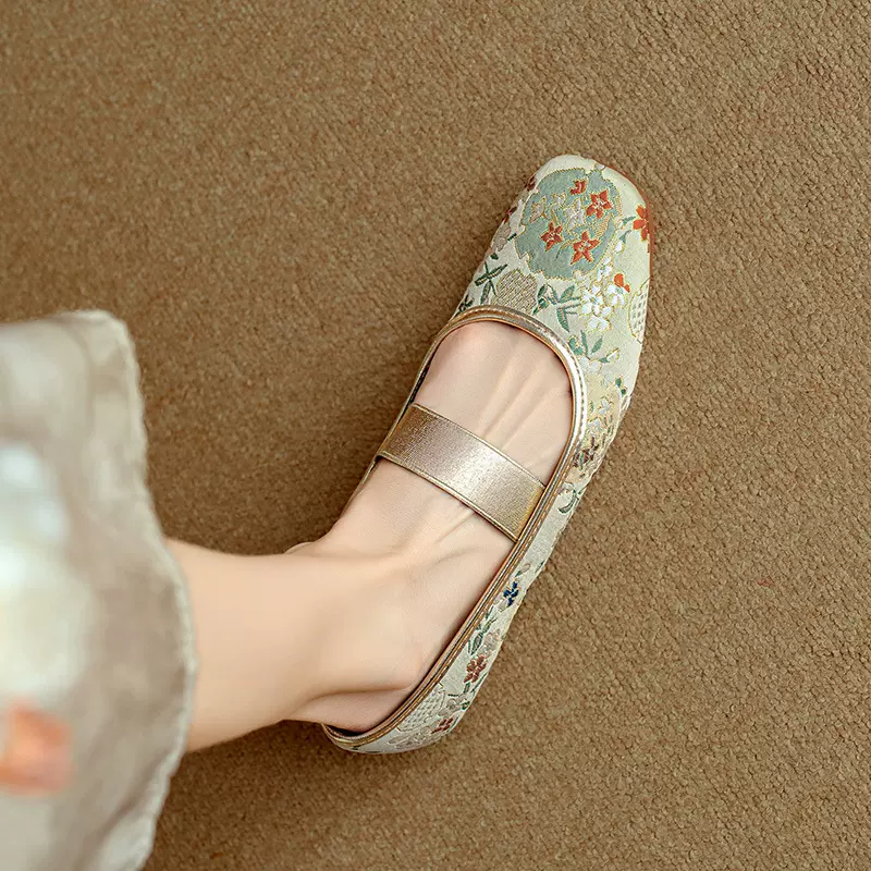 新中式国风女鞋汉服绣花鞋刺绣方头浅口平底玛丽珍单鞋女