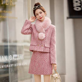 小香风粉色短裙套装女冬狐狸毛围脖加厚90白鸭绒内胆粗花呢两件套