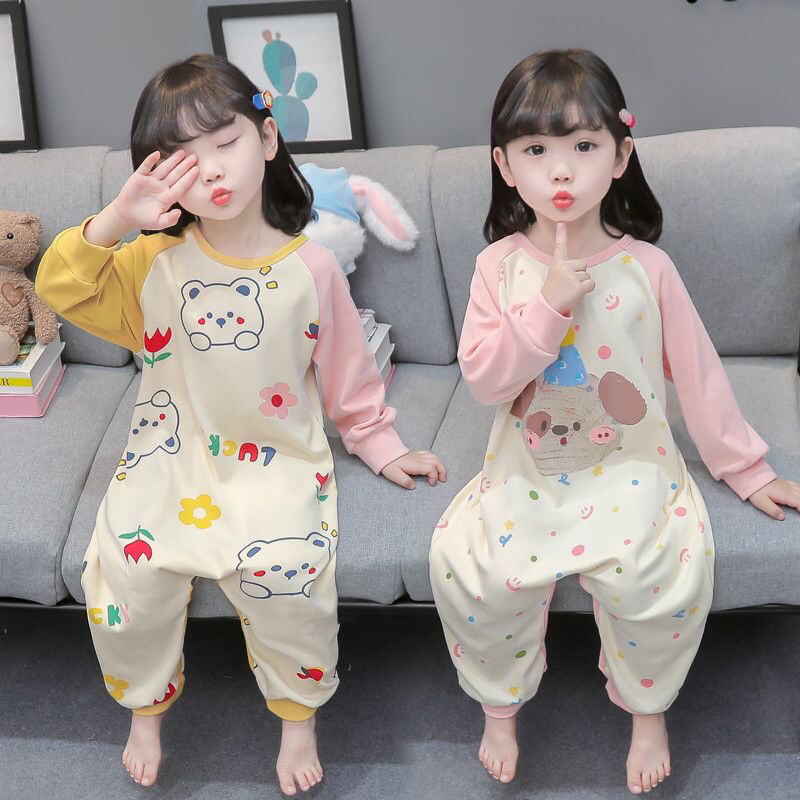 女の子の赤ちゃんの長袖のワンピースのパジャマ|undefined