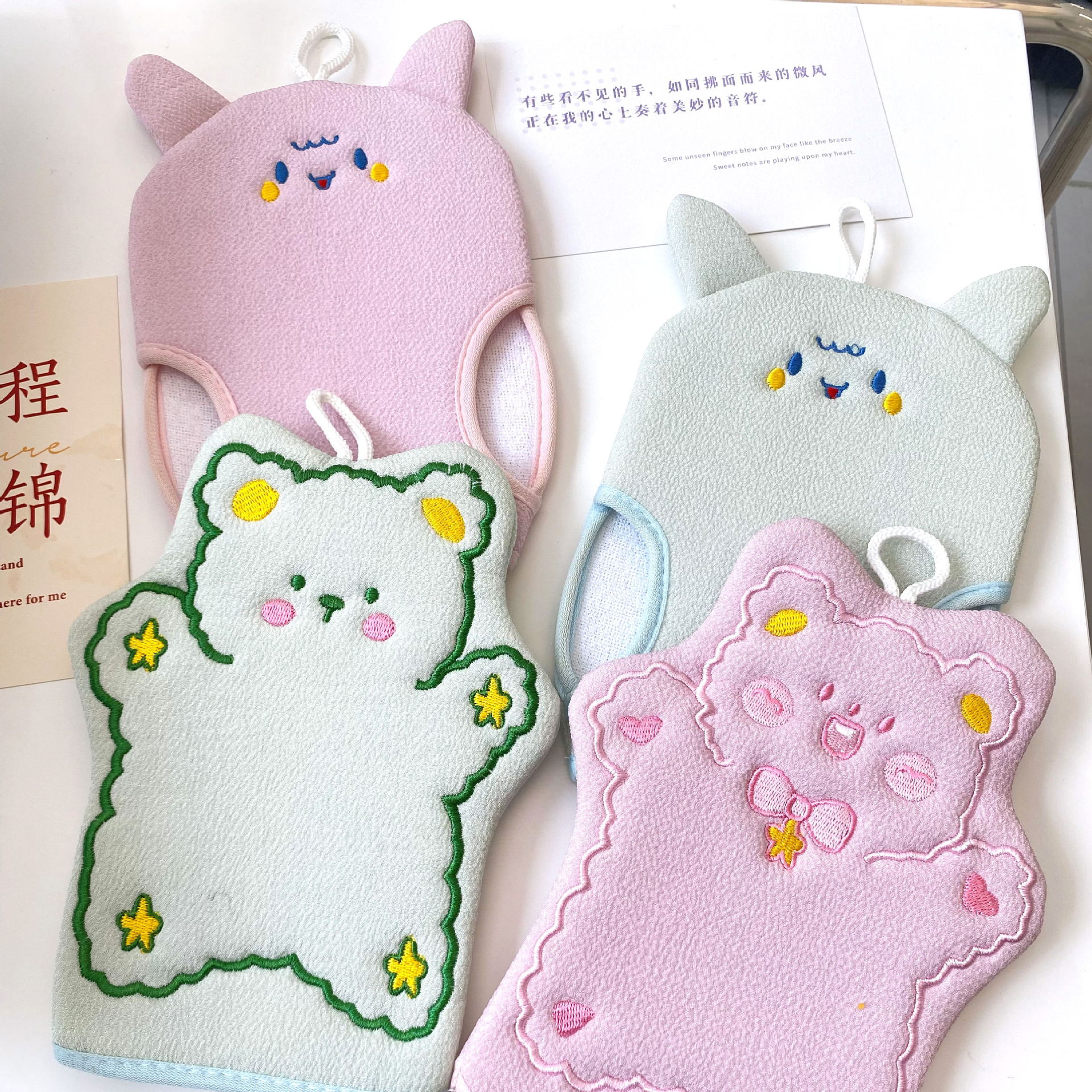 Cartoon bath towel, powerful mud rub artifact, back rub without pain, exfoliating, embroidered bath towel, cute children's bath gloves