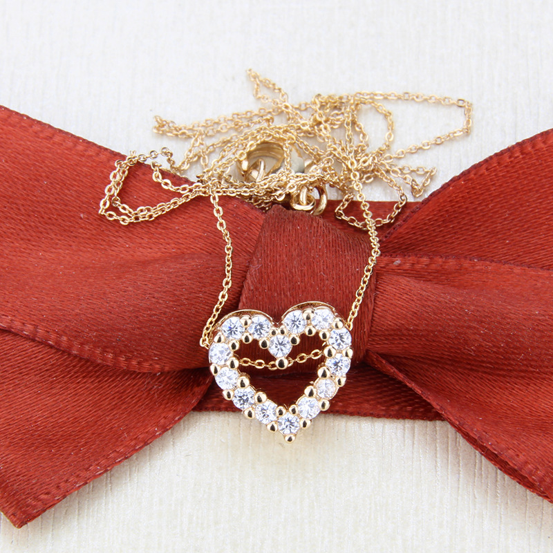 Unisex Gender Small Heart-shaped Pendant Necklace