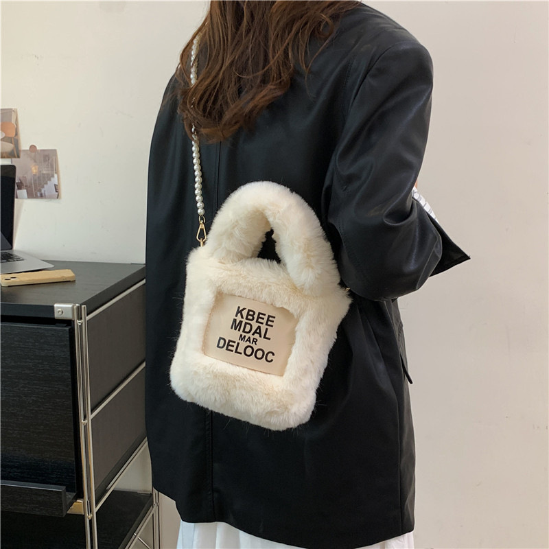 2023 New Winter, Autumn, Winter Versatile, High end, and Small Crowd Crossbody for Women Plush Bucket Chain Bag_voghion.com
