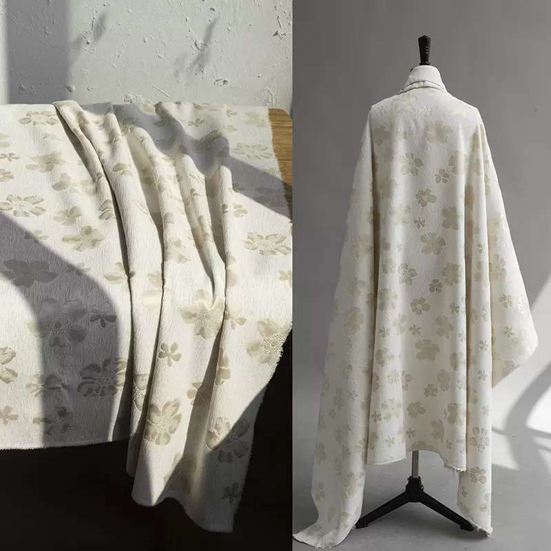 雪尼尔梅花提花布料加厚混纺金色花朵创意外套裙子服装设计师面料