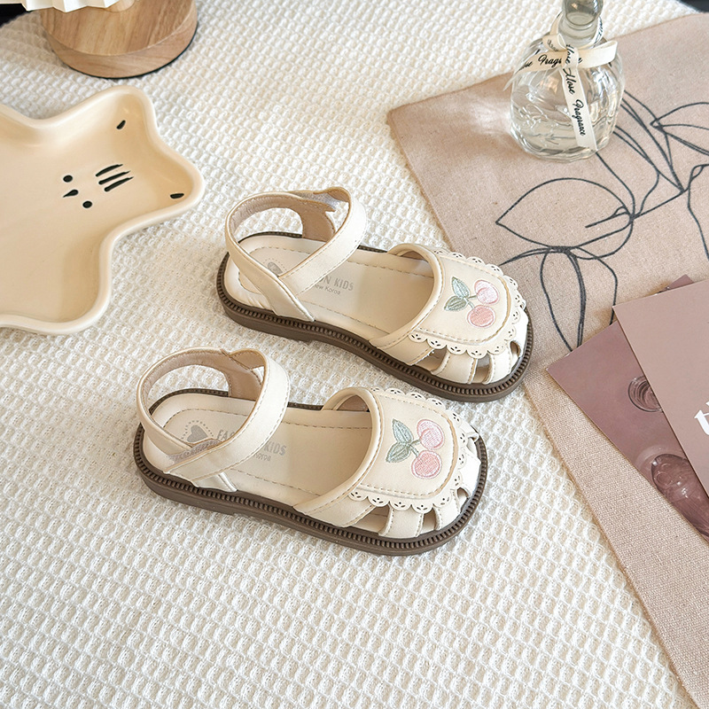 Niñas sandalias Baotou 2026 verano nuevo estilo de moda para niños zapatos casuales con bordados zapatos de playa suaves de nácar image 5