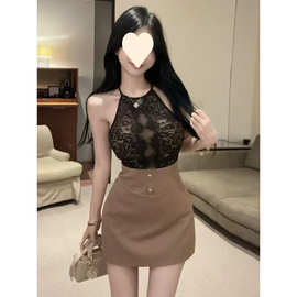 挂脖蕾丝吊带连衣裙女秋冬性感露背包臀小妈裙显身材内搭抹胸裙子