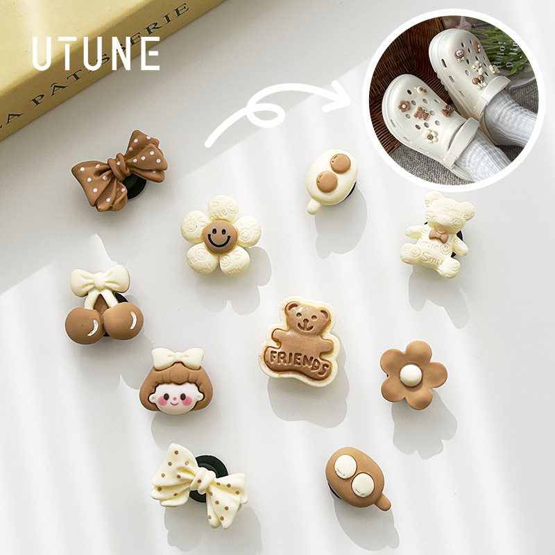 YouTune Cave Shoes Roman Shoes DIY Three-dimensional Shoes Flower Cute Cartoon Removable Decoration Summer Outwear Fashion