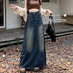 2407年に古い水洗いデニムのスカートを作ります。