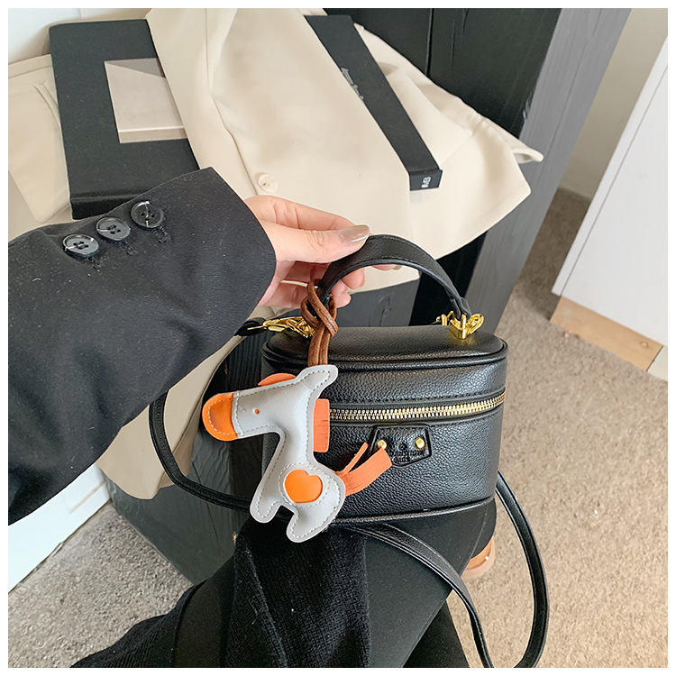 Bolsos para niños al por mayor 2025 nueva versión coreana Harajuku estilo de alta gama patrón de lichi bolso diagonal retro bolso pequeño para niñas