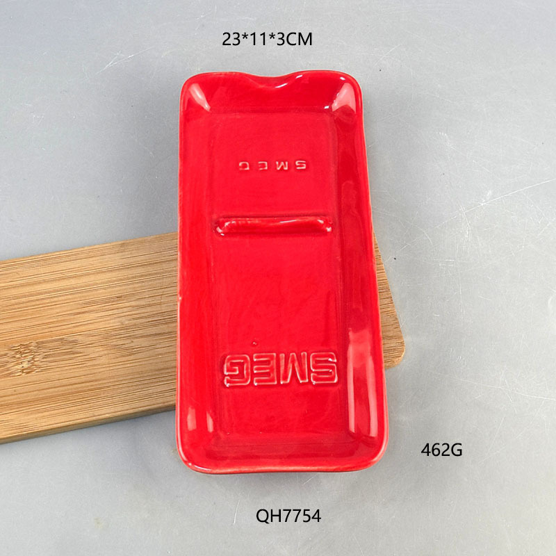 Creatividad transfronteriza simple relieve cerámica inglesa roja cuchara de cerámica doméstica artesanía de cerámica de alto valor visual