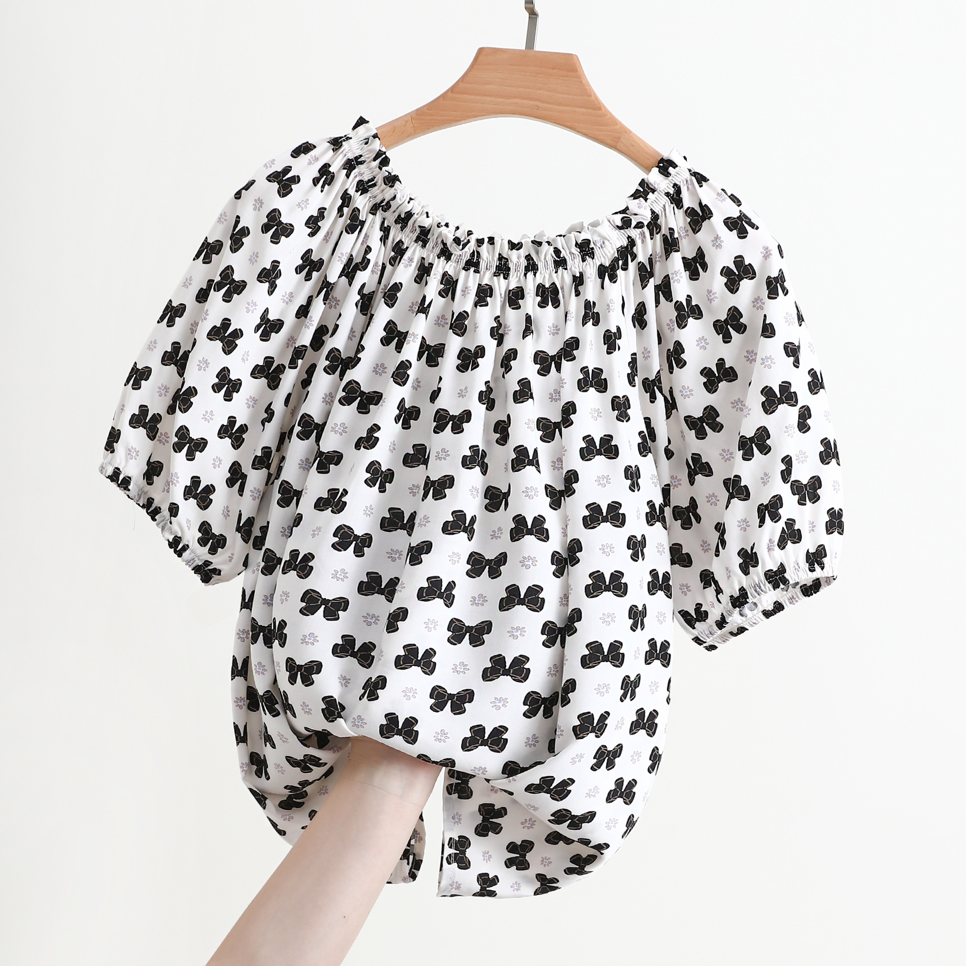 With bow, black