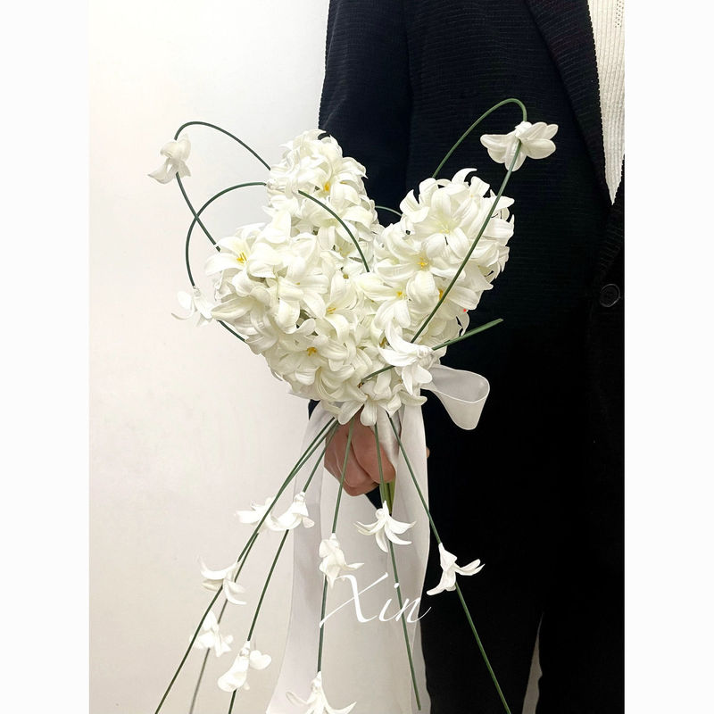 白い花嫁のブーケ ヒヤシンスの花 結婚証明書登録 結婚式の写真撮影 ホームアクセサリー ブーケ|undefined