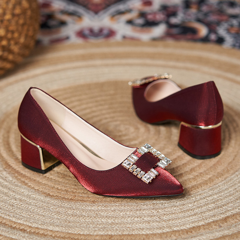 Cheongsam Wedding Shoes Square Heel New Middle-aged and Old People Coarse Heel High-end Red High-heeled Shoes for Mother-in-law Wedding Banquet Shoes Cheongsam Wedding Shoes Square Heel New Middle-aged and Old People Coarse Heel High-end Red High-heeled Shoes for Mother-in-law Wedding Banquet Shoes