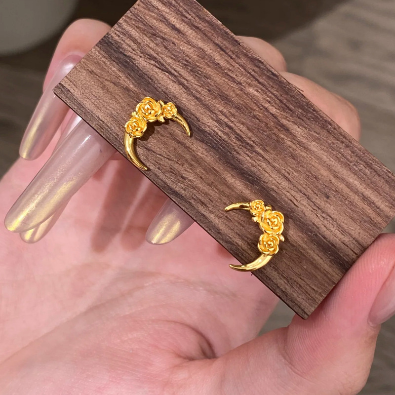 “Moon Sixpence” S925 Silver Crescent Rose Earrings for Women Exquisite Moon Design Fashionable Earrings