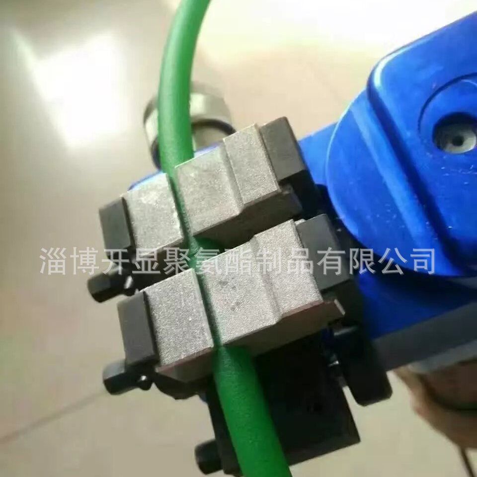 大学生入企探岗打破“进厂”刻板形象
