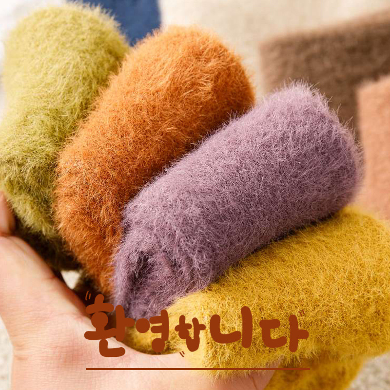 Calcetines de terciopelo de visón calcetines de invierno de la mitad de la pantorrilla de las mujeres con forro polar grueso cálido sueño calcetines lindos de felpa Toalla de piso calcetines de confinamiento