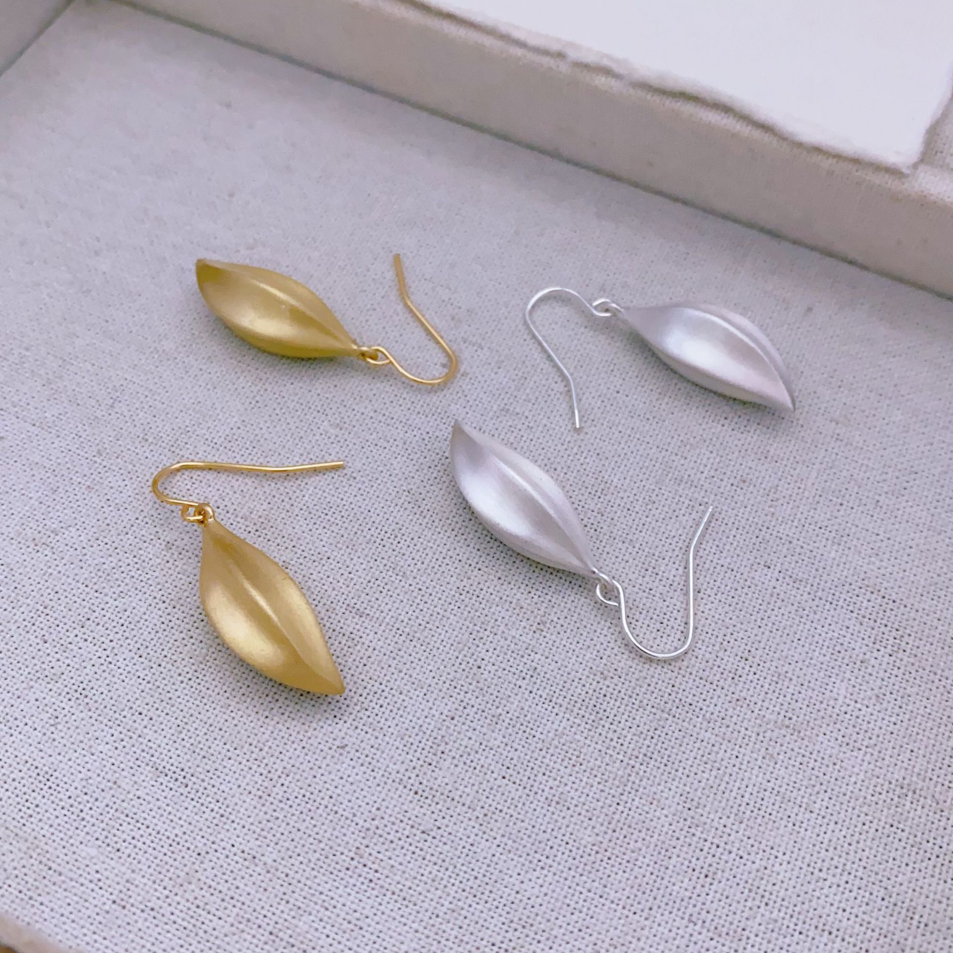 European and American New Fashion Retro Brushed Wood Fruit Pendant High-End Light Luxury Earrings Personalized Versatile Earrings for Women