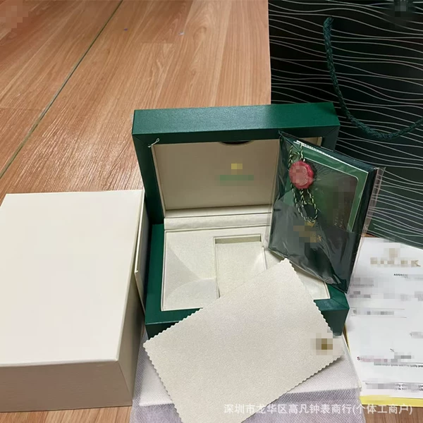 5 sets of the same gift box at the counter