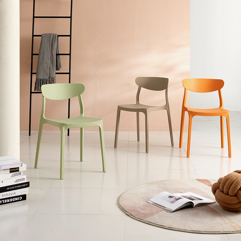 Mesa y silla sencillas escandinavas, silla de plástico, mesa y silla de comedor para cantina, restaurante de comida rápida, silla con forma de cuerno, cadena de catering, mesa y silla de comedor