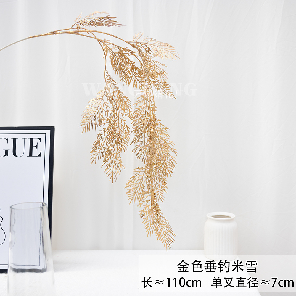 Flores artificiales doradas para Navidad