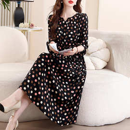 2025秋季高端女装妈妈装连衣裙阔太太V领波点收腰显瘦雪纺大摆裙
