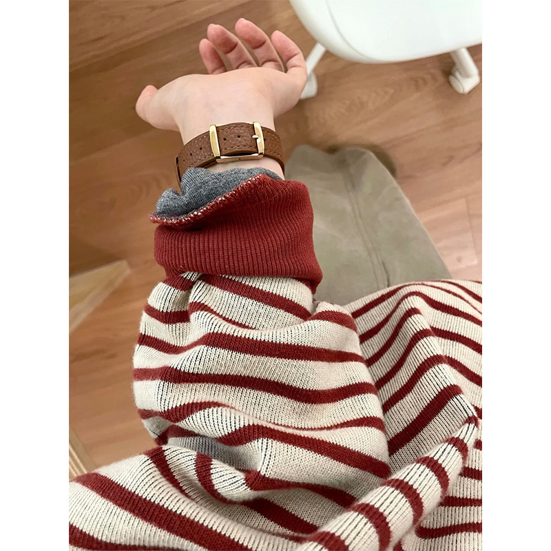 Korean Retro Coffee-Colored Striped Crew Neck Sweatshirt for Petite Women, Autumn and Winter, Lazy and Soft, Loose-Fitting, Hoodless Long-Sleeve Top