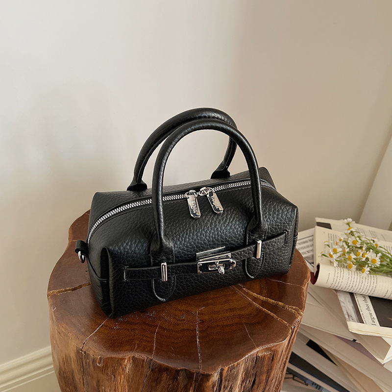2026 New Niche Design Boston Bag For Women Luxury Feel Plush Rabbit Pendant Large Capacity Shoulder Commuter Bag - Thumbnail 7