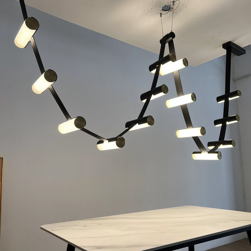 Lámpara transfronteriza Lámpara de tira italiana minimalista postmoderna diseñador nórdico sala de estar bar comedor arte lámpara de cinturón