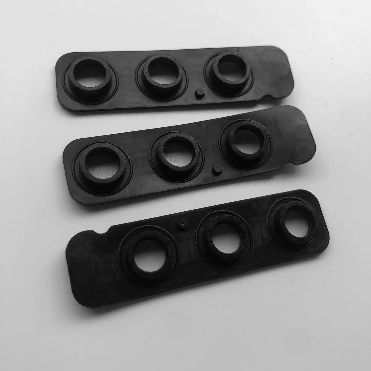 亚德客电磁阀汇流板4V系列专用底座连接板盲板橡胶密封垫片胶垫