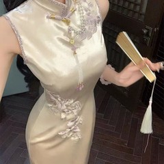 新しい中国風の改良されたチャイナドレス、若い日常の重刺繍、ハイエンドのビーズドレス、デザインと気質のドレス