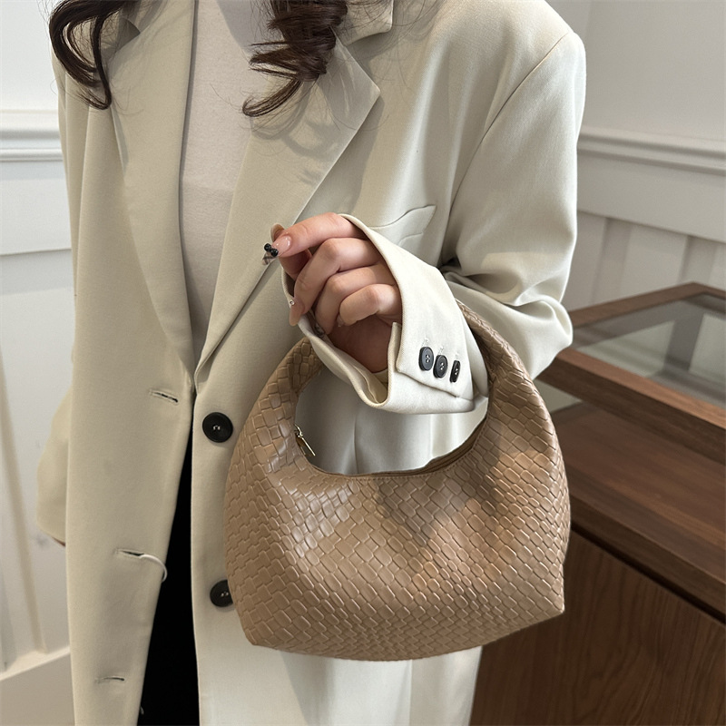 2024 bolsa de tejido de invierno para mujeres nuevas bolsas de bolsillo de estilo extranjero nicho de textura bolsas de viaje versátiles bolsas de mano bolsas ocio