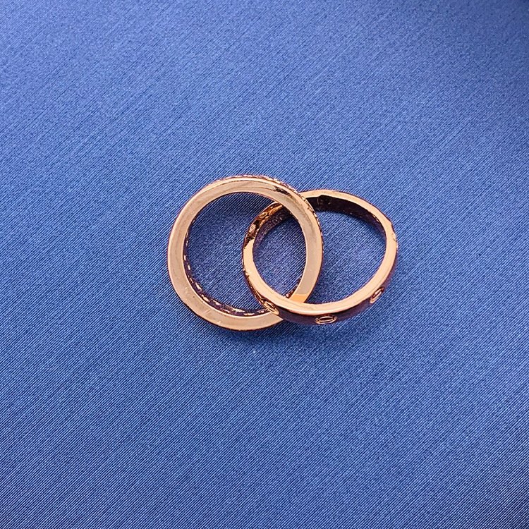 百種類のペンダントは心のままにファッションの経典を配合します。カップルの美しいペンダントは親友のアクセサリーを送ります。