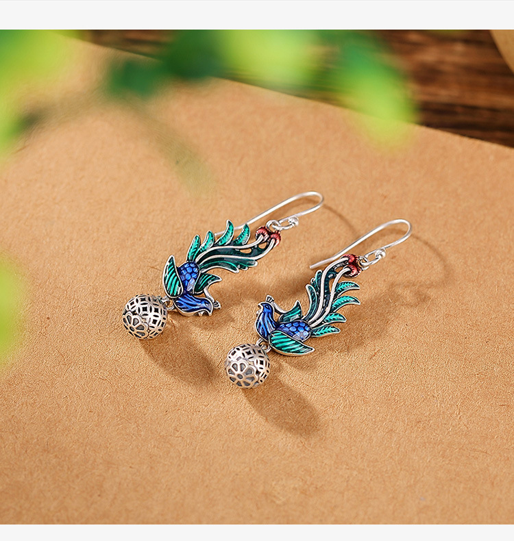 Bông tai móc bạc S925 hình đồng xu rỗng họa tiết chim công phong cách dân tộc — Một cặp chi tiết 3