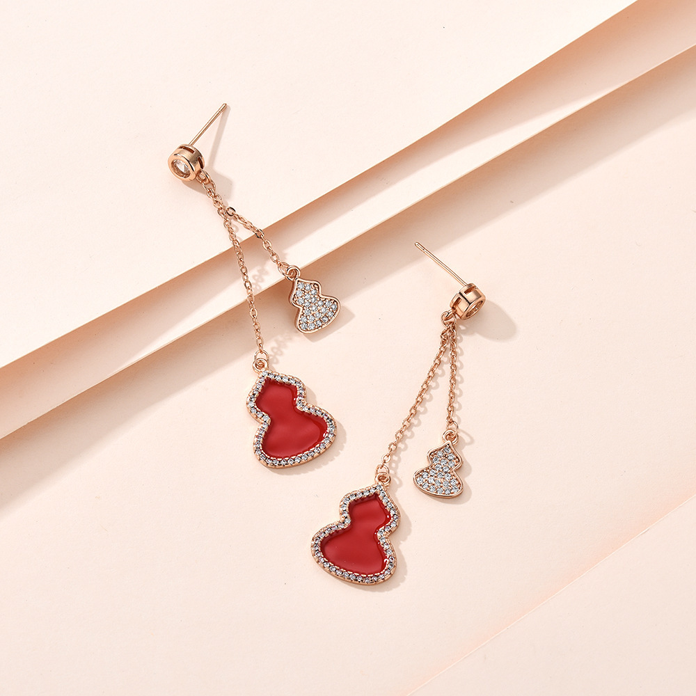 Amazon diamante completo dos pendientes de caballa niñas lujo ligero estilo de alta sensación pendientes temperamento universal joyas de orejas al por mayor