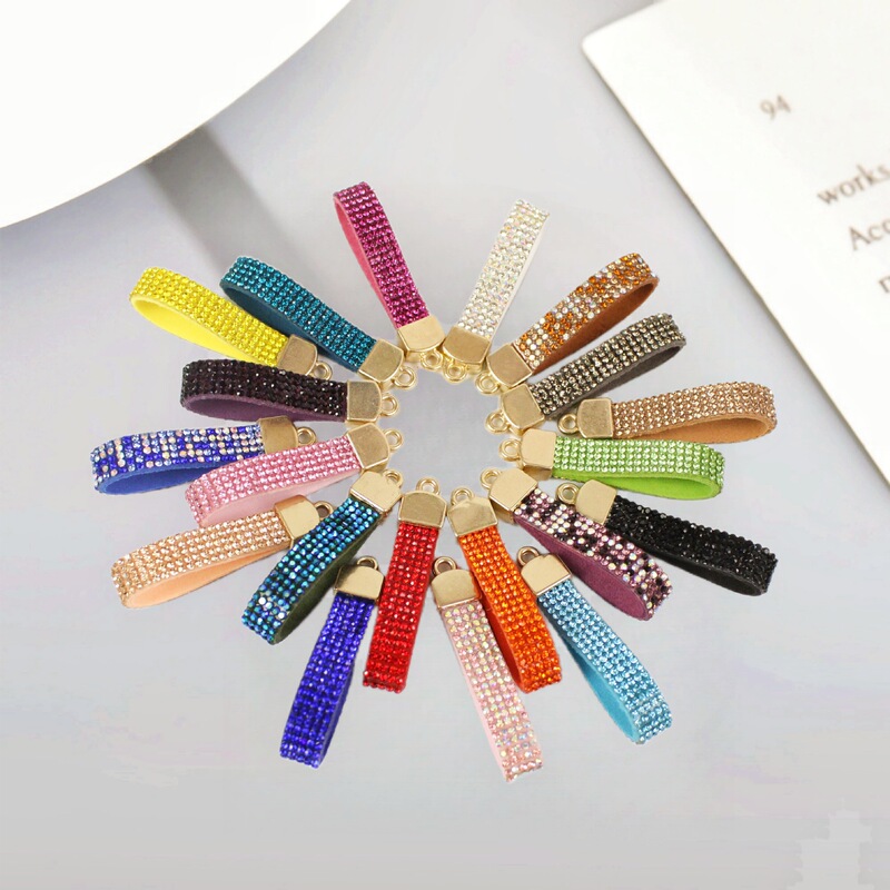 Cross-border diamond keychain accessories fashion pendant ladies mobile phone keychain diamond lanyard short belt accessories wholesale
