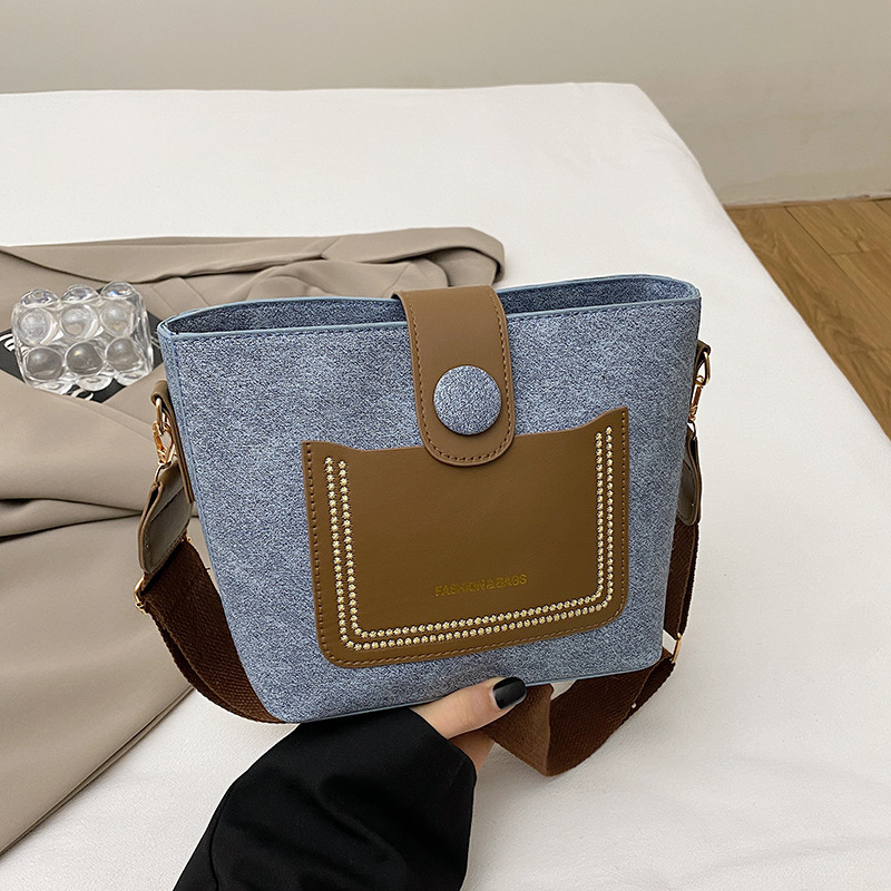 Bolso de diseño de nicho para mujeres otoño versátil 2024 nuevo estilo de moda mochila de hombro de alto valor de color