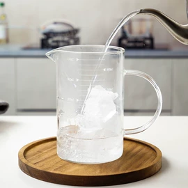 玻璃杯;奶杯/牛奶杯;吸管杯