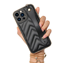 适用iPhone13ProMax手机壳苹果13手腕带软包边保护皮套小香风后盖