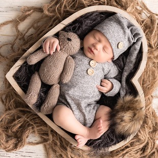 European and American Baby Full Moon Photographic Clothing Knitted Triangle Hatshirt Photographic Clothing Long Tail Hat Fur Ball Two-Piece suit