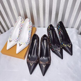 ���ы��H��ͬ�� �\�ڼ��^��Ƥ��ɫ�ٴ�С�Tᔿ۸߸���ЬŮʽ����