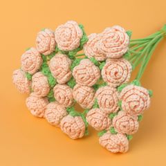 完成品手編みの泡のバラのシミュレーション花の毛糸のニットの花束のバレンタインデーの女子学生の誕生日のプレゼント