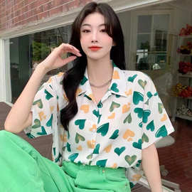夏季2023新款爱心印花短袖衬衫法式别致上衣女百搭设计感小众衬衣
