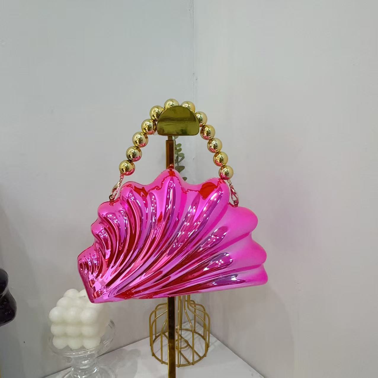 Bolsa de cena de lujo ligera transfronteriza estilo de conchas personales bolsas acrílicas perlas portátiles brillante cara de moda damas bolsas de noche