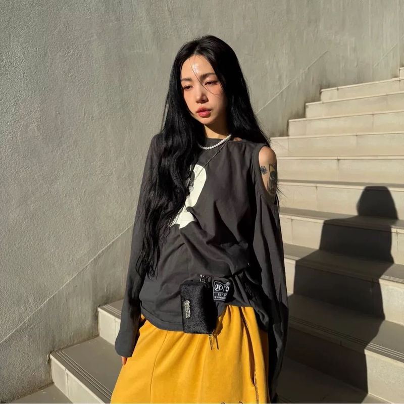 现货韩国小众设计师25新款不对称露肩宽松长袖套头上衣女|undefined