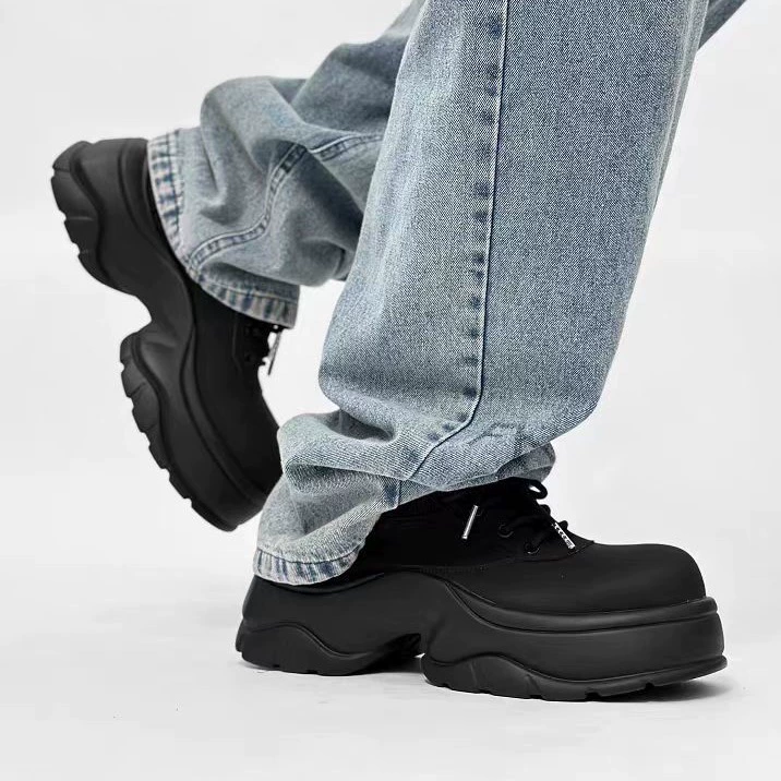 2024 Личность Британский стиль увеличивает 7 см Большая голова Дерби Обувь Тенденции дикие повседневные Обувь Мужская и женская обувь все черные лапши