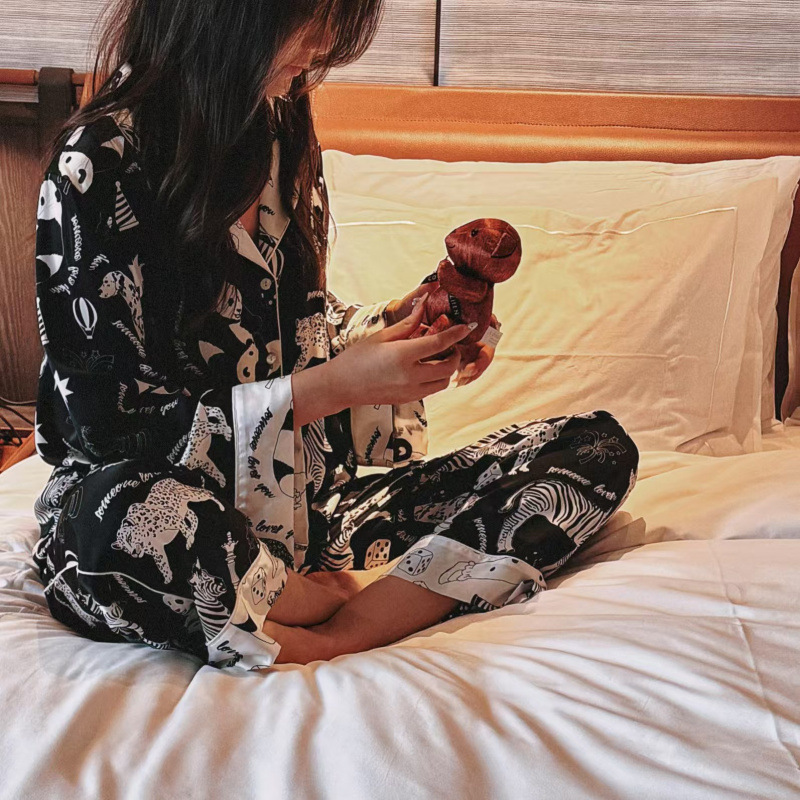 Autumn New Black and White Contrasting Color Art Flower Arrangement Designer Panda Women's Casual Home Wear Suit