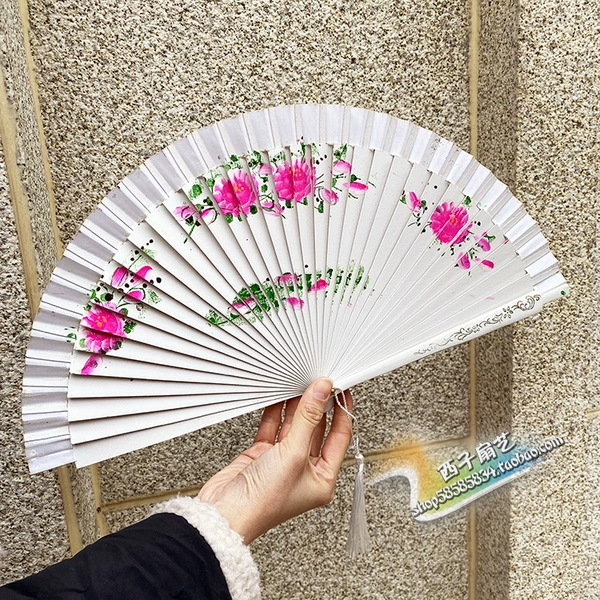 Flat white four-pink flower ♜★
